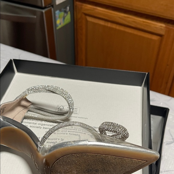 INC International Concepts Silver Bow Heels - Picture 7 of 11